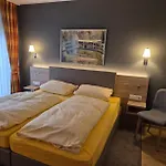 Konukevi Zur Waage 3*